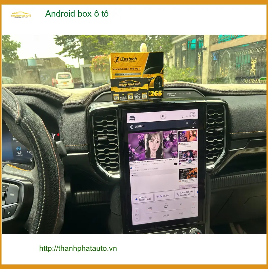 Anh Khải lắp Android box ô tô cho Toyota Corolla Cross tại Quận 6 để lái xe tiện nghi hơn.
