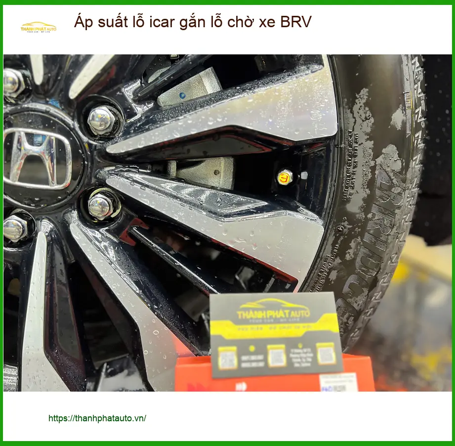 Chú Lâm gắn áp suất lốp iCar lỗ chờ cho Honda CRV ở Củ Chi để an toàn hơn