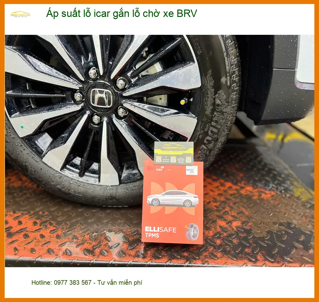 Anh Bình lắp áp suất lốp iCar gắn lỗ chờ xe BRV tại Gò Vấp để lái xe an toàn hơn ảnh thực tế 4