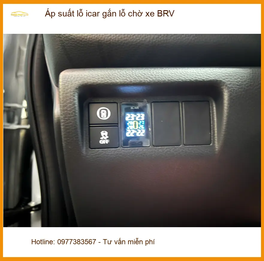 Anh Gia Bảo gắn áp suất lốp ICAR BRV tại Quận Tân Bình, đảm bảo an toàn. ảnh thực tế 2