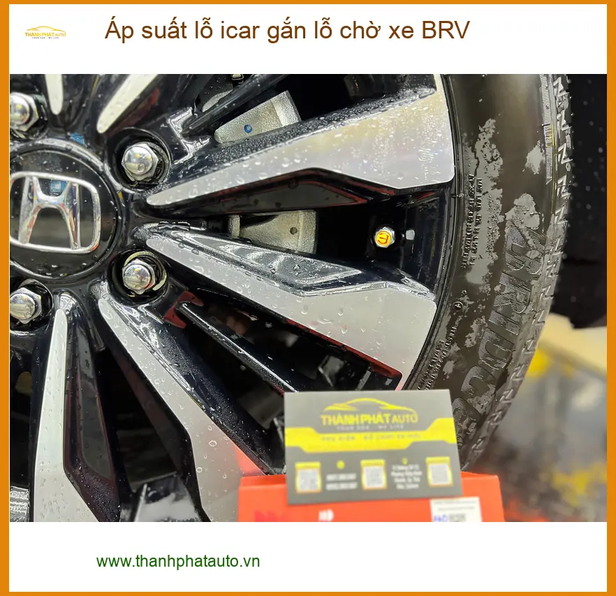 Anh Gia Bảo gắn áp suất lốp ICAR BRV tại Quận Tân Bình, đảm bảo an toàn. ảnh thực tế 3