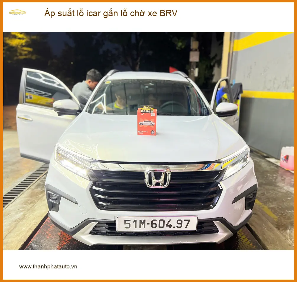 Bác Minh lắp cảm biến áp suất lốp iCar cho BRV tại Q9 tránh nổ lốp ảnh thực tế 5