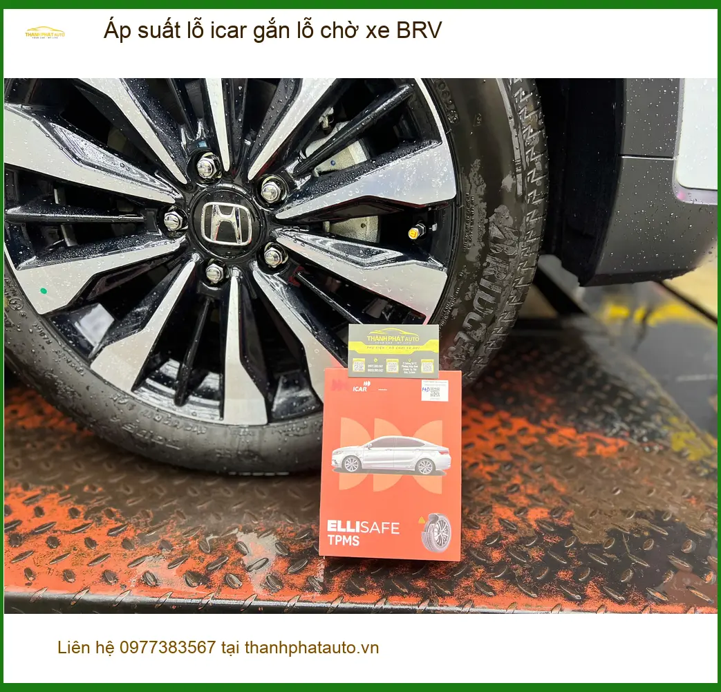 Anh Dũng lắp cảm biến áp suất lốp iCar gắn lỗ chờ xe BRV Quận 2 an toàn hơn ảnh thực tế 2