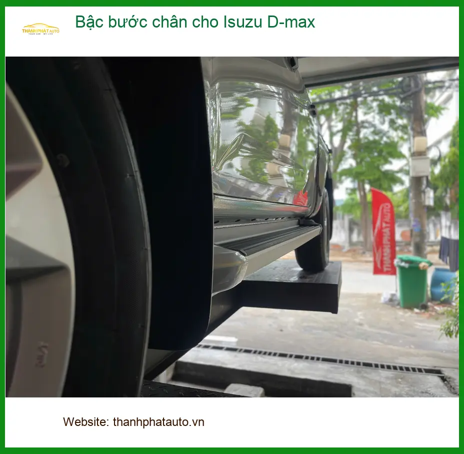 Anh Trọng lắp bậc bước chân Isuzu D-max tại Quận Tân Phú ảnh thực tế 3