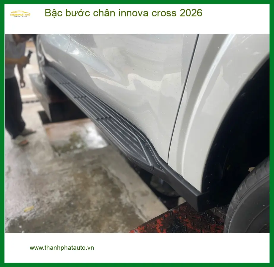 Anh Quang lắp bậc bước chân Innova Cross 2026 Quận Thủ Đức giá tốt ảnh thực tế 2