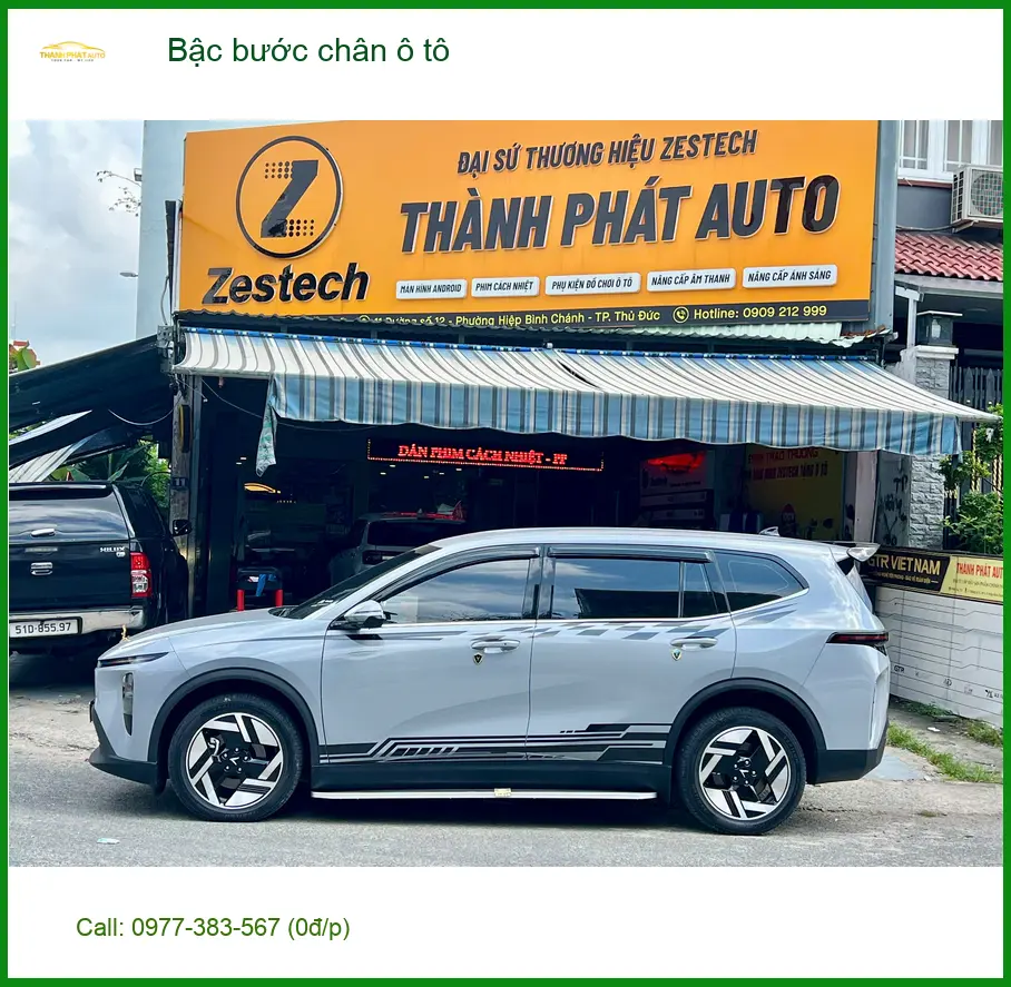 Cô Lan Anh lắp bậc bước chân ô tô Hyundai Santa Fe an toàn tại Quận Phú Nhuận