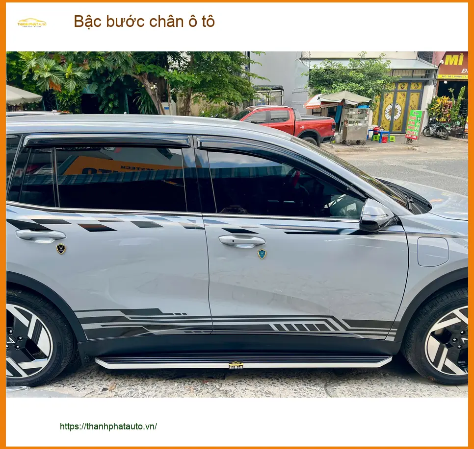 Cô Lan Anh lắp bậc bước chân ô tô Hyundai Santa Fe an toàn tại Quận Phú Nhuận ảnh thực tế 2