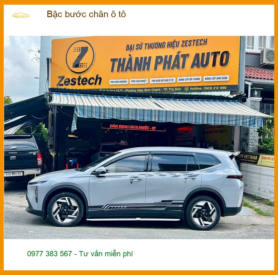 Anh Quang gắn bậc bước chân ô tô Mazda CX-5 tại Quận 2 vì xe cao, khó lên xuống.