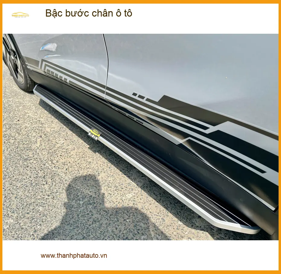 Anh Quang gắn bậc bước chân ô tô Mazda CX-5 tại Quận 2 vì xe cao, khó lên xuống. ảnh thực tế 2