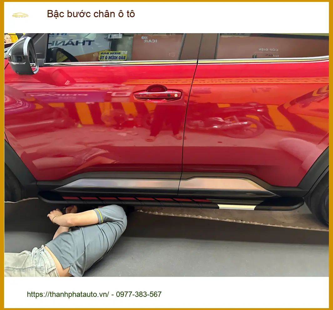 Anh Khôi lắp bậc bước chân ô tô cho Toyota Camry tại Quận 12 để gia đình dễ sử dụng
