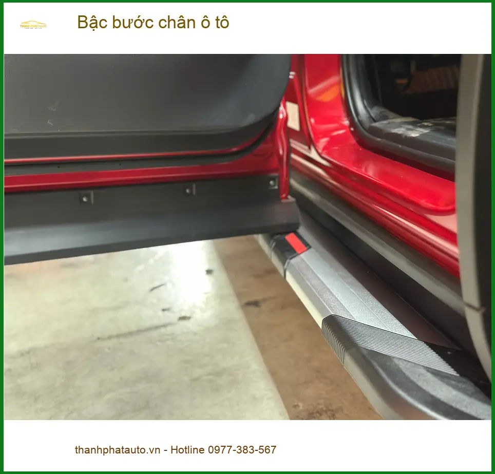 Anh Khôi lắp bậc bước chân ô tô cho Toyota Camry tại Quận 12 để gia đình dễ sử dụng ảnh thực tế 2