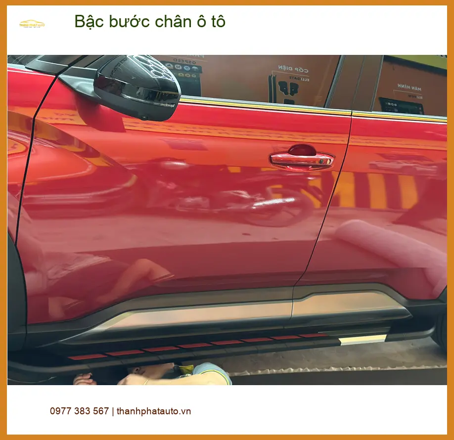 Anh Khôi lắp bậc bước chân ô tô cho Toyota Camry tại Quận 12 để gia đình dễ sử dụng ảnh thực tế 3