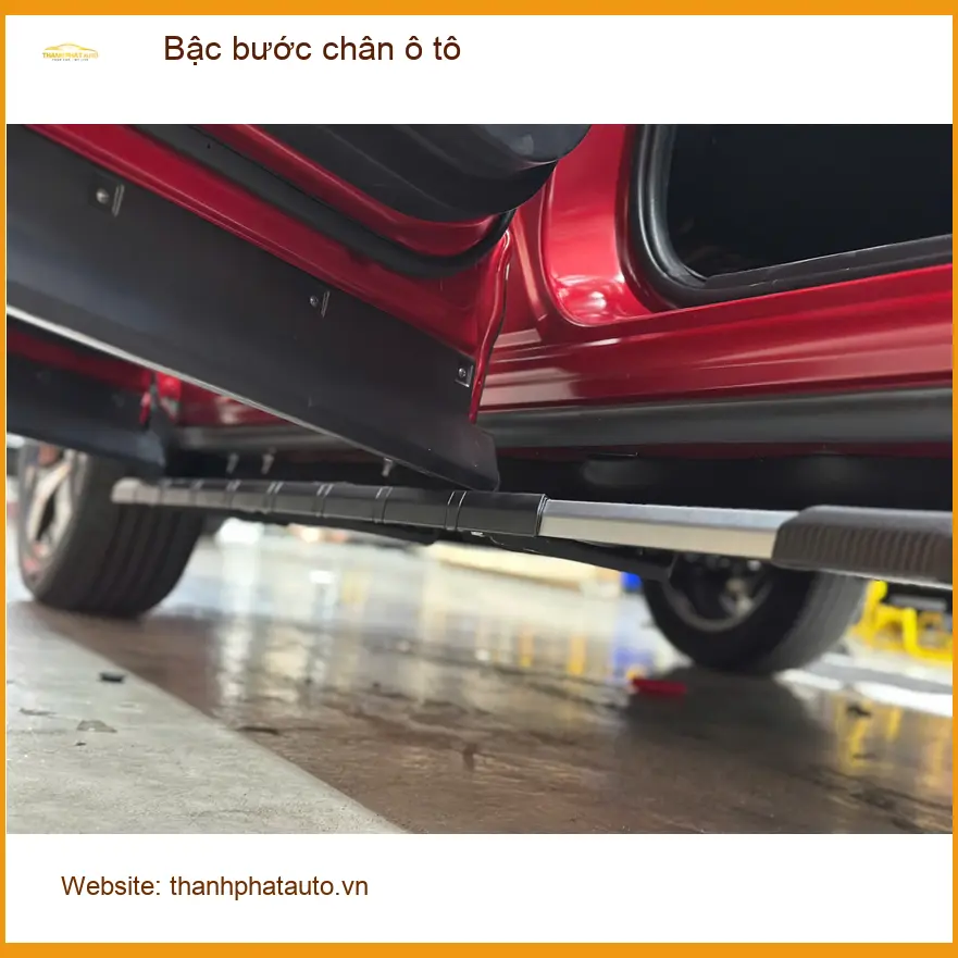 Anh Khôi lắp bậc bước chân ô tô cho Toyota Camry tại Quận 12 để gia đình dễ sử dụng ảnh thực tế 5