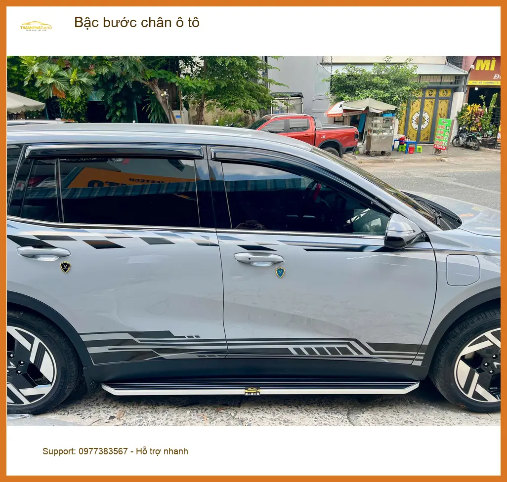Anh Tấn lắp bậc bước chân ô tô cho Ford Everest tại Cần Giờ để gia đình lên xuống xe an toàn