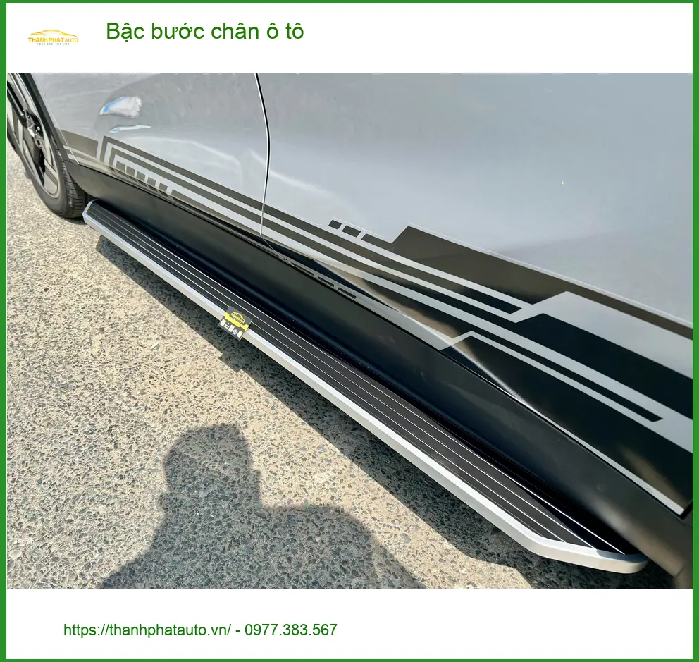 Anh Tùng lắp bậc bước chân ô tô Hyundai Santa Fe tại Quận 1 vì gia đình có người lớn tuổi ảnh thực tế 2