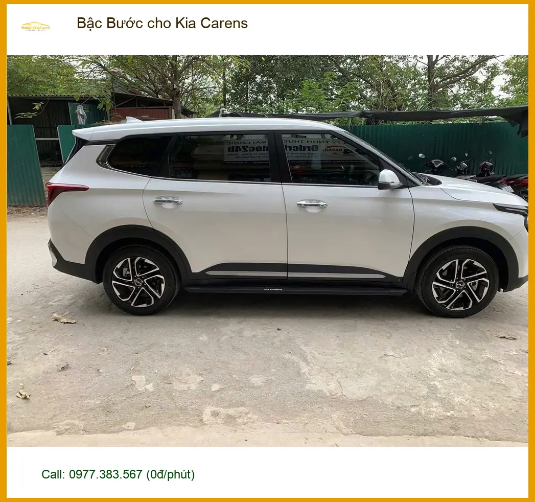 Anh Nhật lắp bậc bước cho Kia Carens ở Quận 8 vì người lớn tuổi khó lên xe ảnh thực tế 3