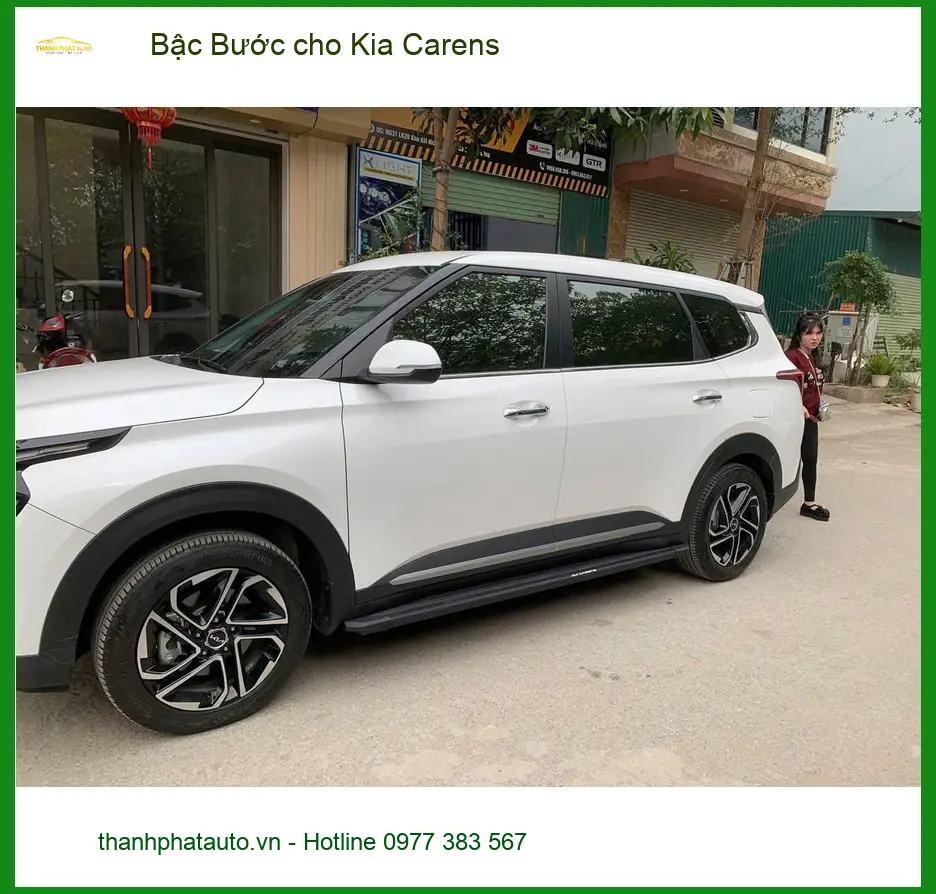 Anh Tấn lắp Bậc Bước cho Kia Carens tại Quận 1 để lên xuống xe tiện hơn ảnh thực tế 2