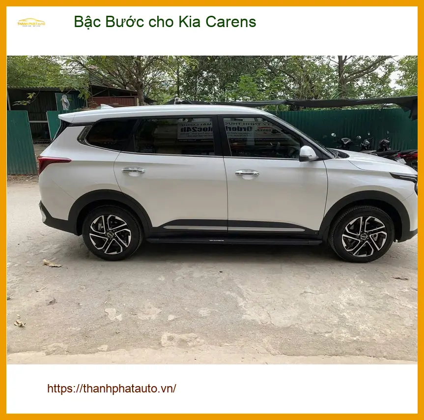 Anh Tấn lắp Bậc Bước cho Kia Carens tại Quận 1 để lên xuống xe tiện hơn ảnh thực tế 3