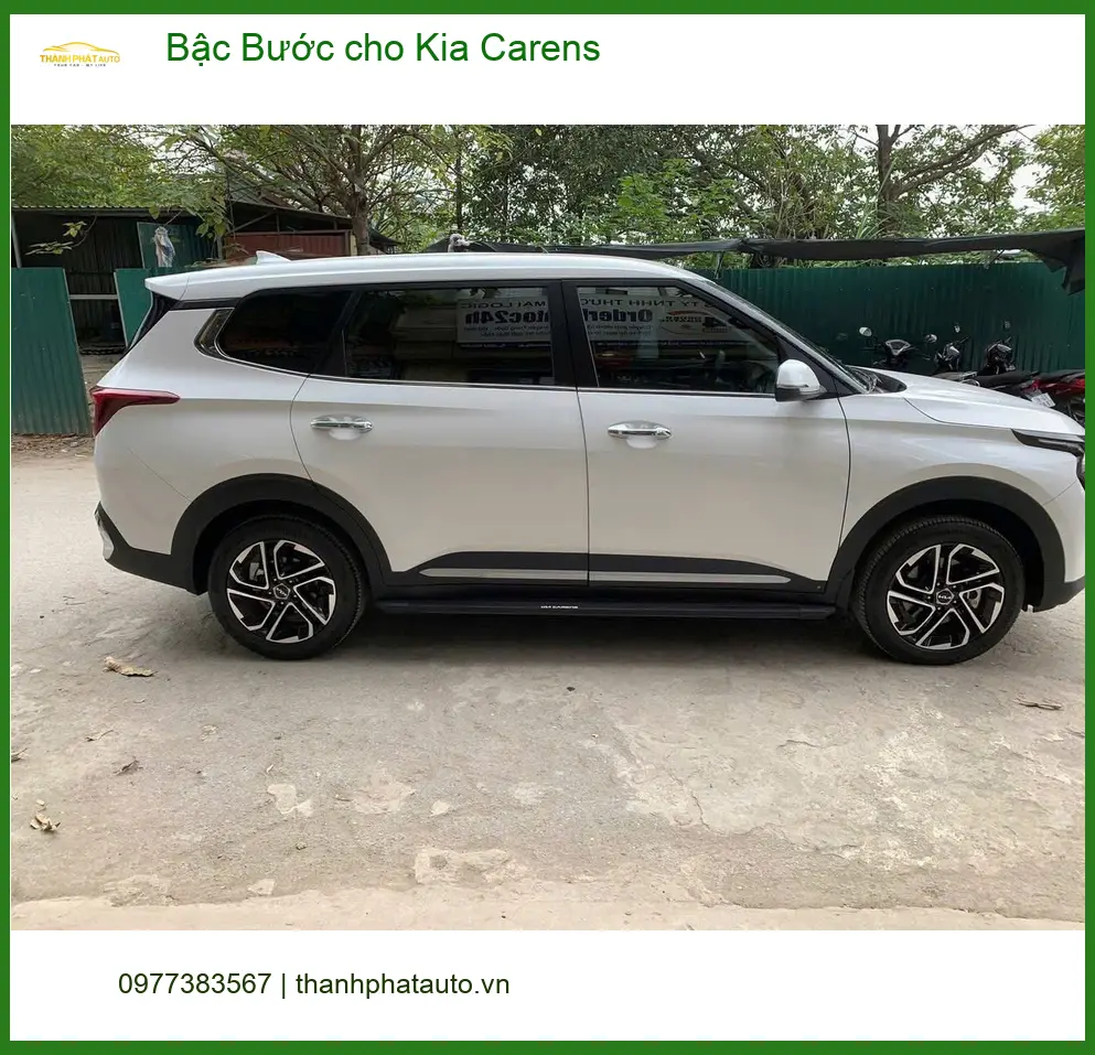Cô Ánh Nguyệt lắp Bậc Bước cho Kia Carens Quận 6 giúp lên xuống dễ hơn