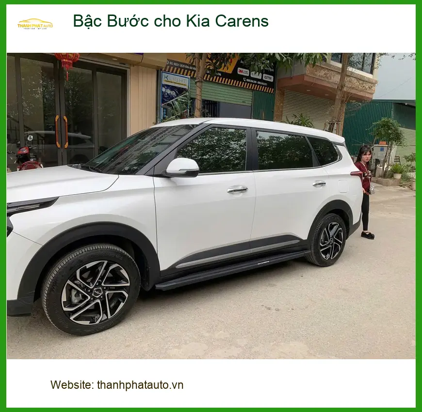 Cô Ánh Nguyệt lắp Bậc Bước cho Kia Carens Quận 6 giúp lên xuống dễ hơn ảnh thực tế 2