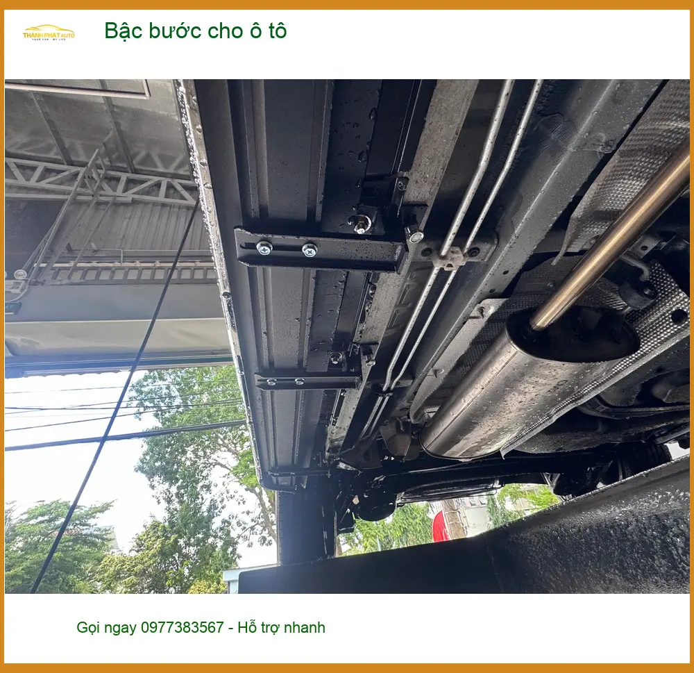 Chị Hương Giang lắp bậc bước cho ô tô Hyundai Santa Fe tại Quận Bình Tân để tiện lên xuống xe ảnh thực tế 4