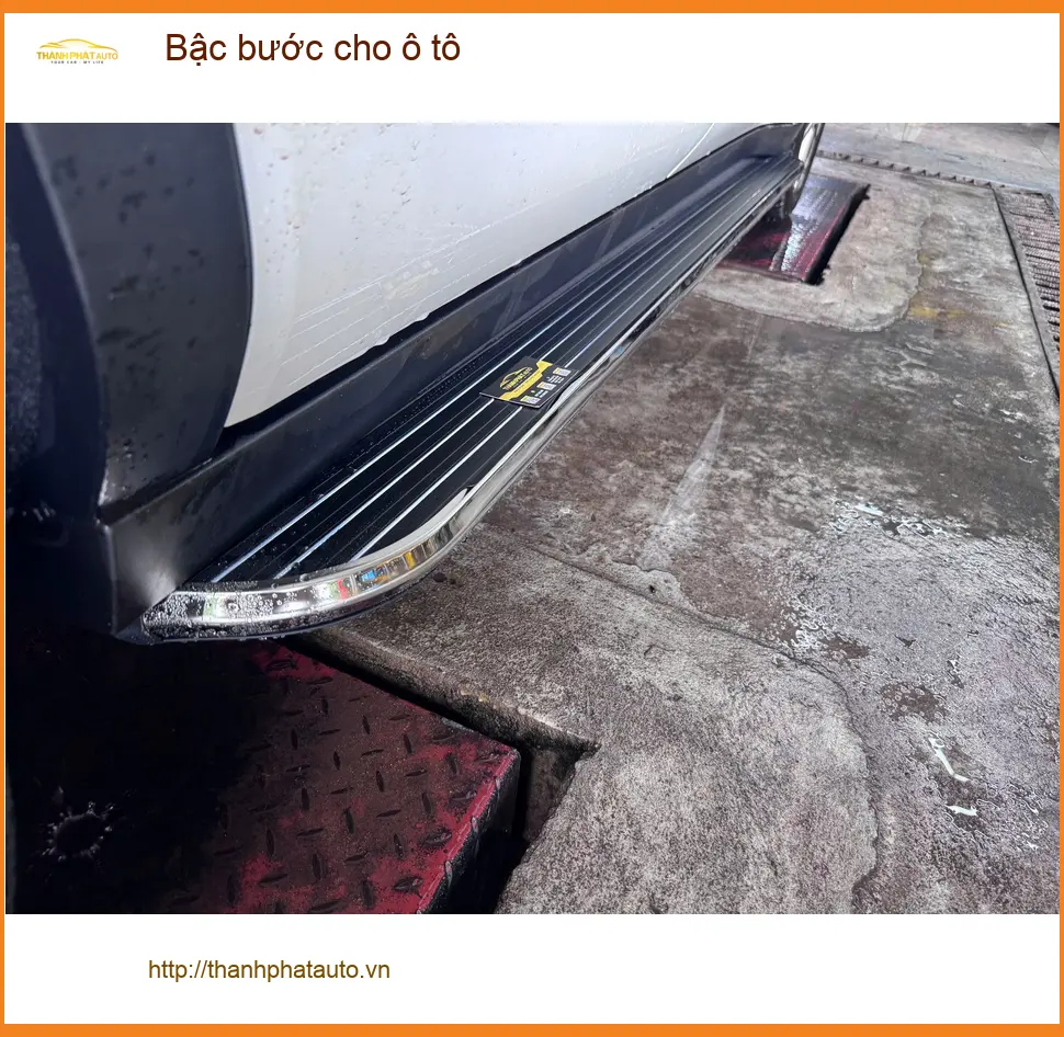 Chị Hương Giang lắp bậc bước cho ô tô Hyundai Santa Fe tại Quận Bình Tân để tiện lên xuống xe ảnh thực tế 5