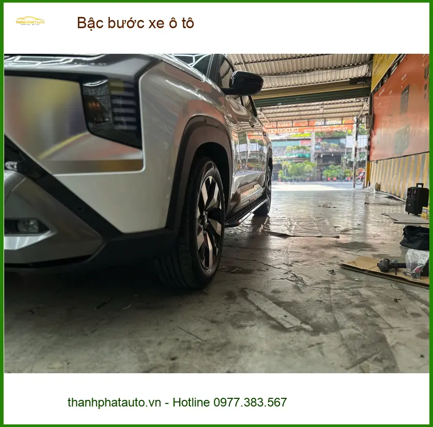 Anh Minh lắp bậc bước xe ô tô cho Honda CRV tại Quận 5 cho gia đình ảnh thực tế 3