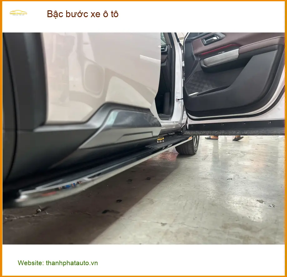 Anh Minh lắp bậc bước xe ô tô cho Honda CRV tại Quận 5 cho gia đình ảnh thực tế 4