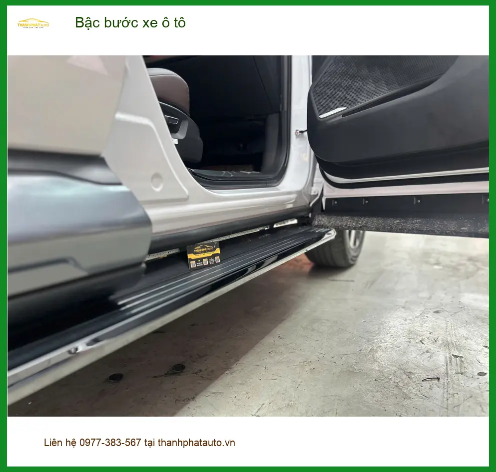 Anh Khôi lắp bậc bước xe Hyundai SantaFe tại Quận 2 để lên xuống dễ dàng
