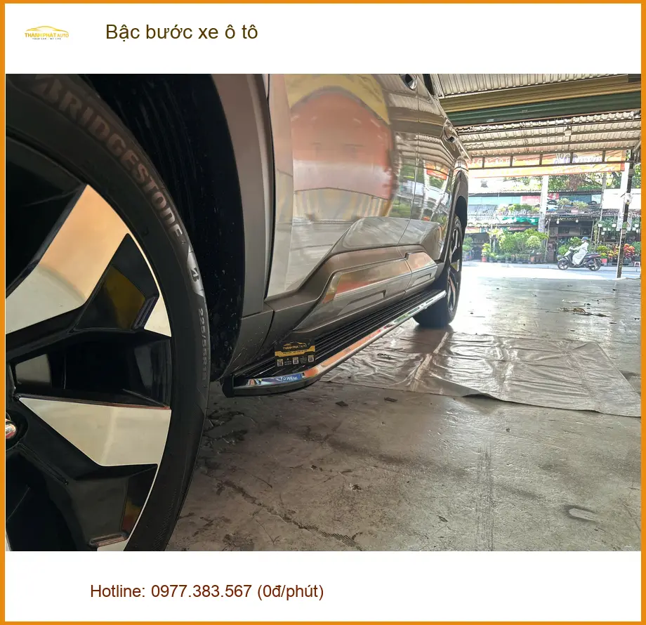 Anh Khôi lắp bậc bước xe Hyundai SantaFe tại Quận 2 để lên xuống dễ dàng ảnh thực tế 3