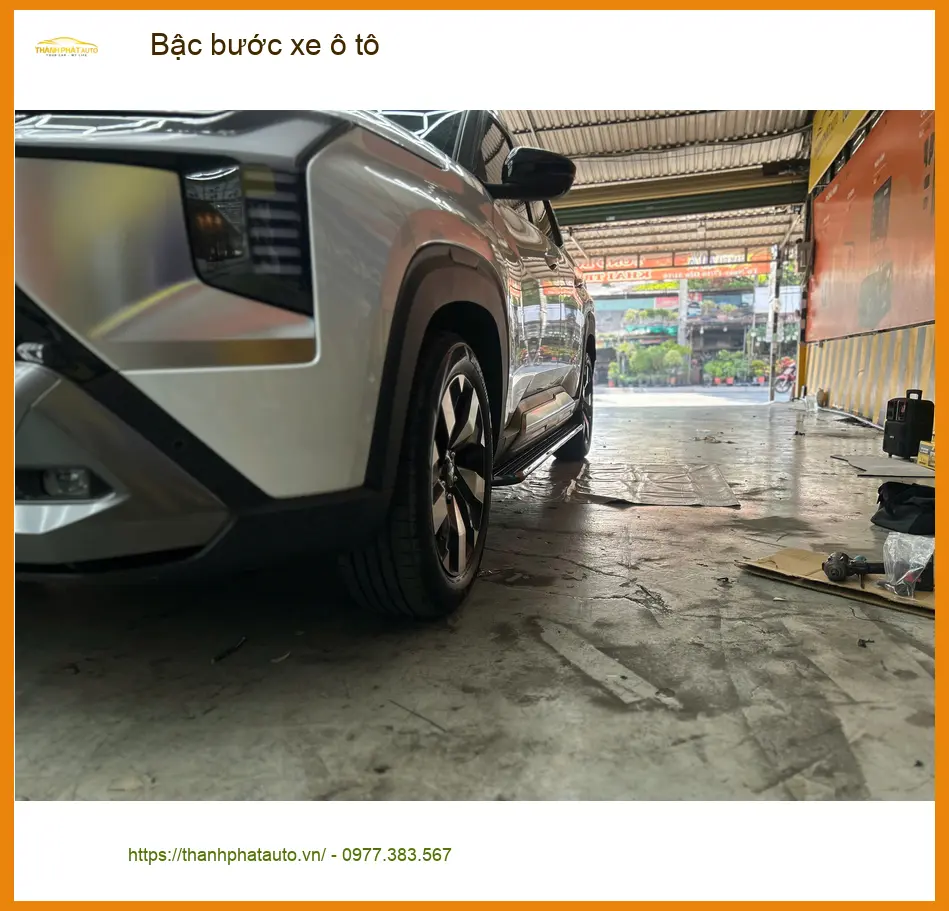 Anh Khôi lắp bậc bước xe Hyundai SantaFe tại Quận 2 để lên xuống dễ dàng ảnh thực tế 4