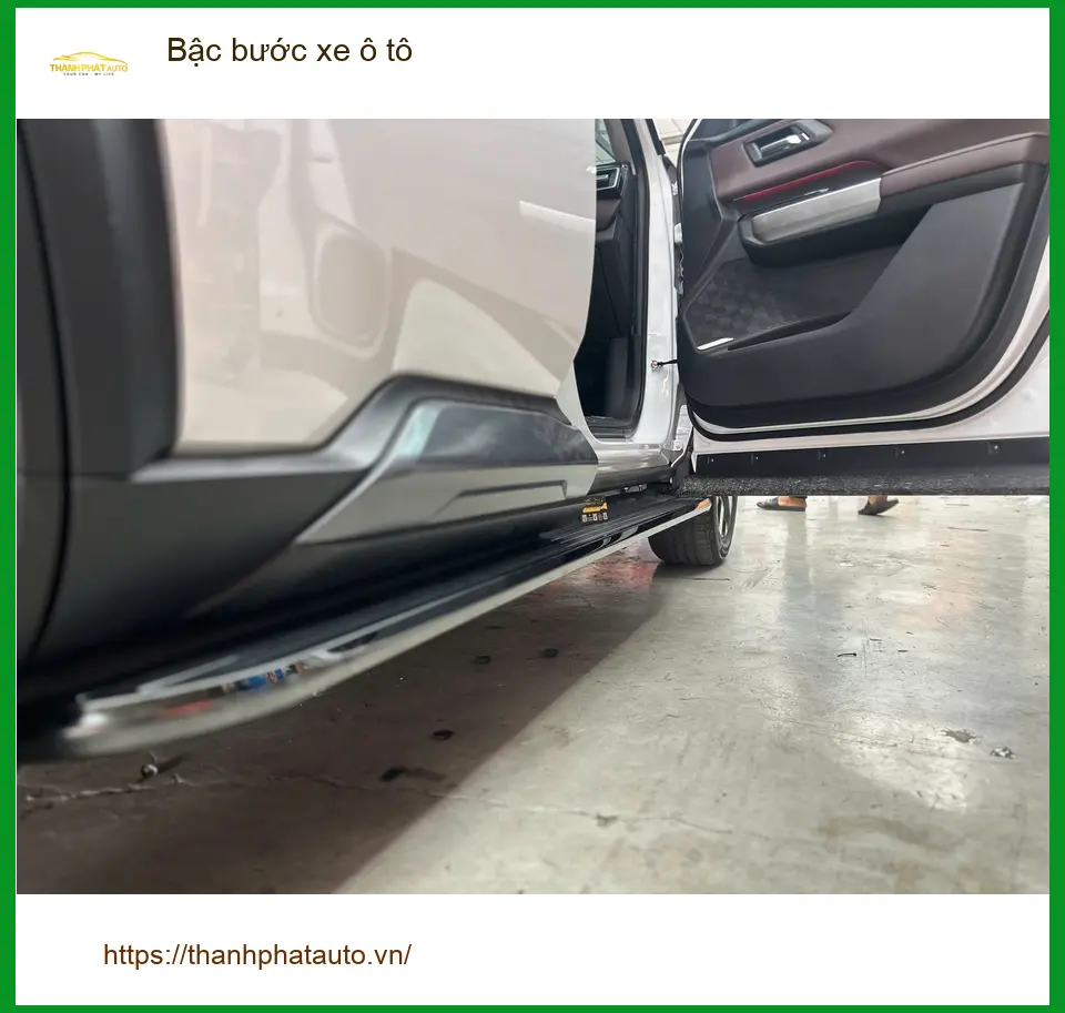 Anh Khánh Duy lắp bậc bước xe ô tô Hyundai Accent tại Quận Tân Phú để gia đình lên xuống xe tiện hơn ảnh thực tế 2