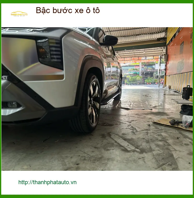 Anh Khánh Duy lắp bậc bước xe ô tô Hyundai Accent tại Quận Tân Phú để gia đình lên xuống xe tiện hơn ảnh thực tế 3