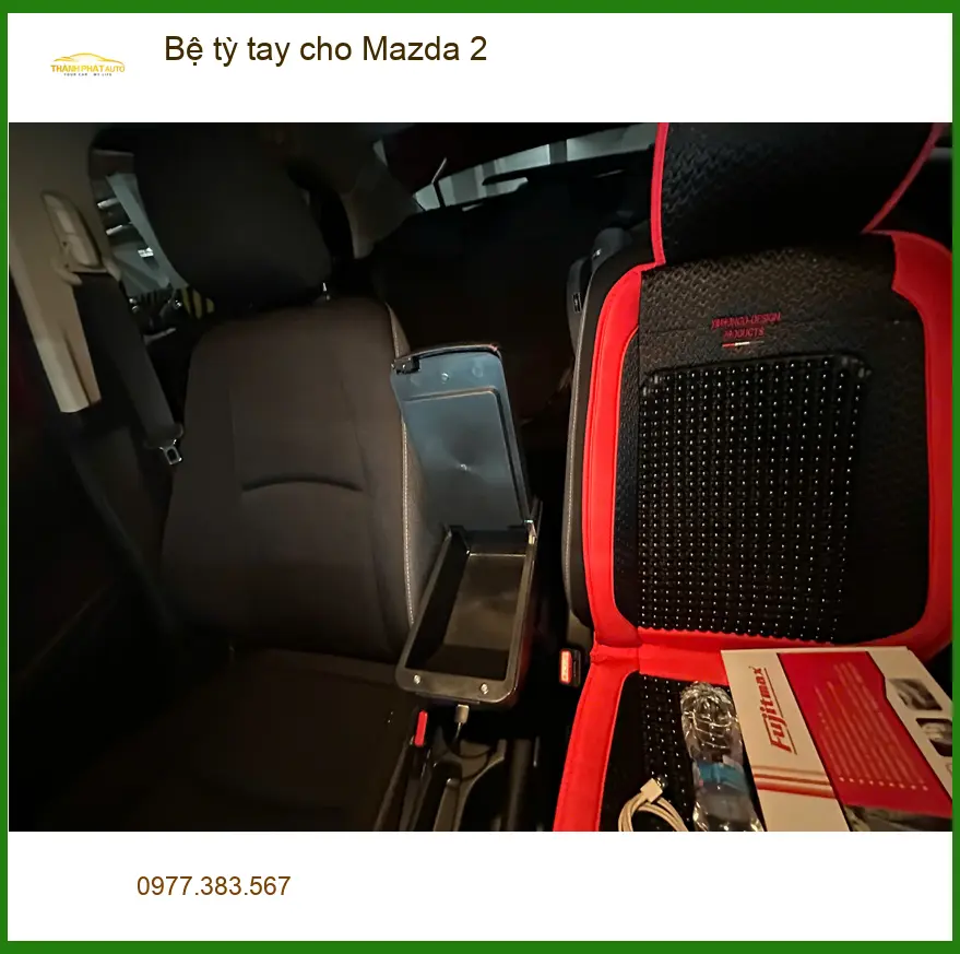 Anh Tùng lắp bệ tỳ tay cho Mazda 2 Quận 9 để đỡ mỏi tay khi lái xe ảnh thực tế 3