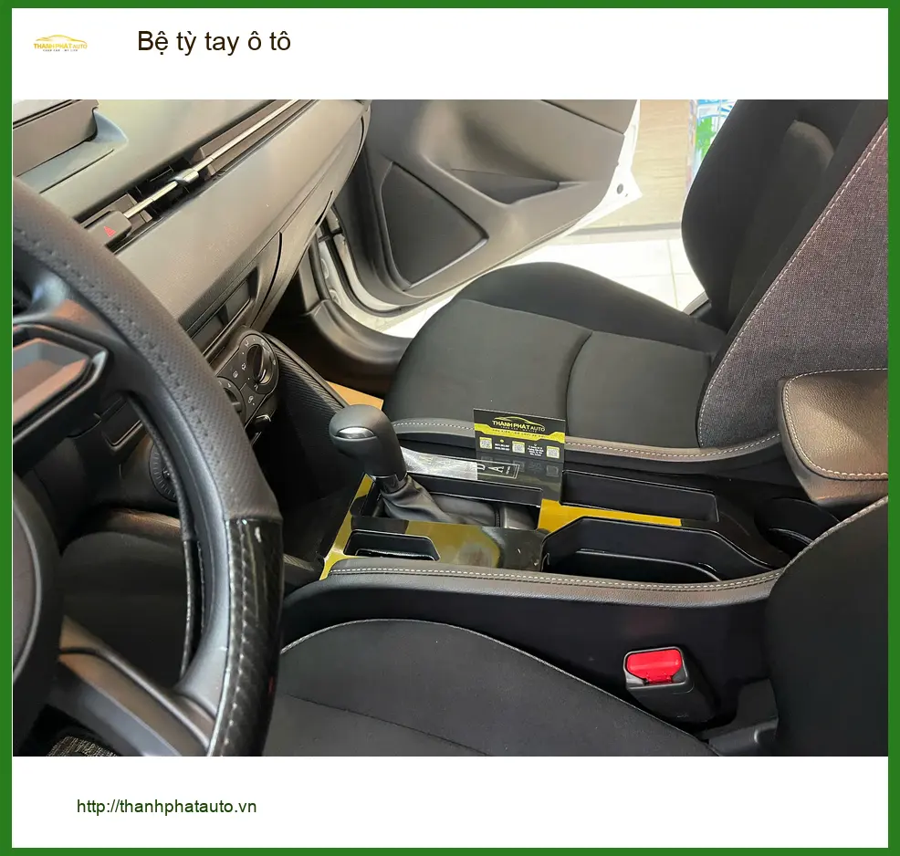 Anh Quang lắp bệ tỳ tay ô tô cho Hyundai Creta tại Quận 4 để lái xe đỡ mỏi ảnh thực tế 3