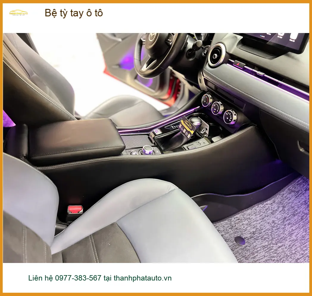 Chị Hạnh An lắp bệ tỳ tay ô tô cho Kia K3 tại Quận 2 để đỡ mỏi tay ảnh thực tế 4