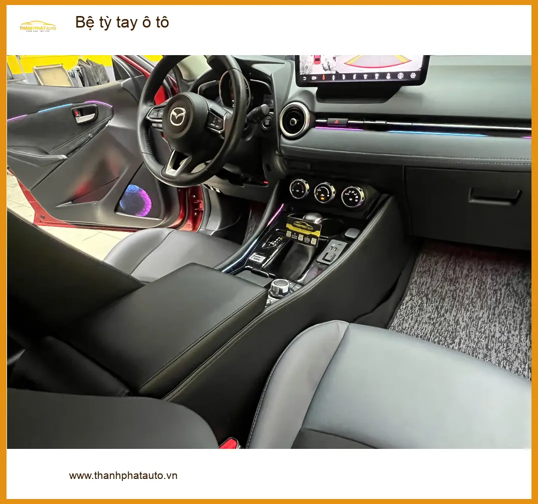 Chị Nguyệt lắp bệ tỳ tay ô tô cho Hyundai Accent tại Thủ Đức