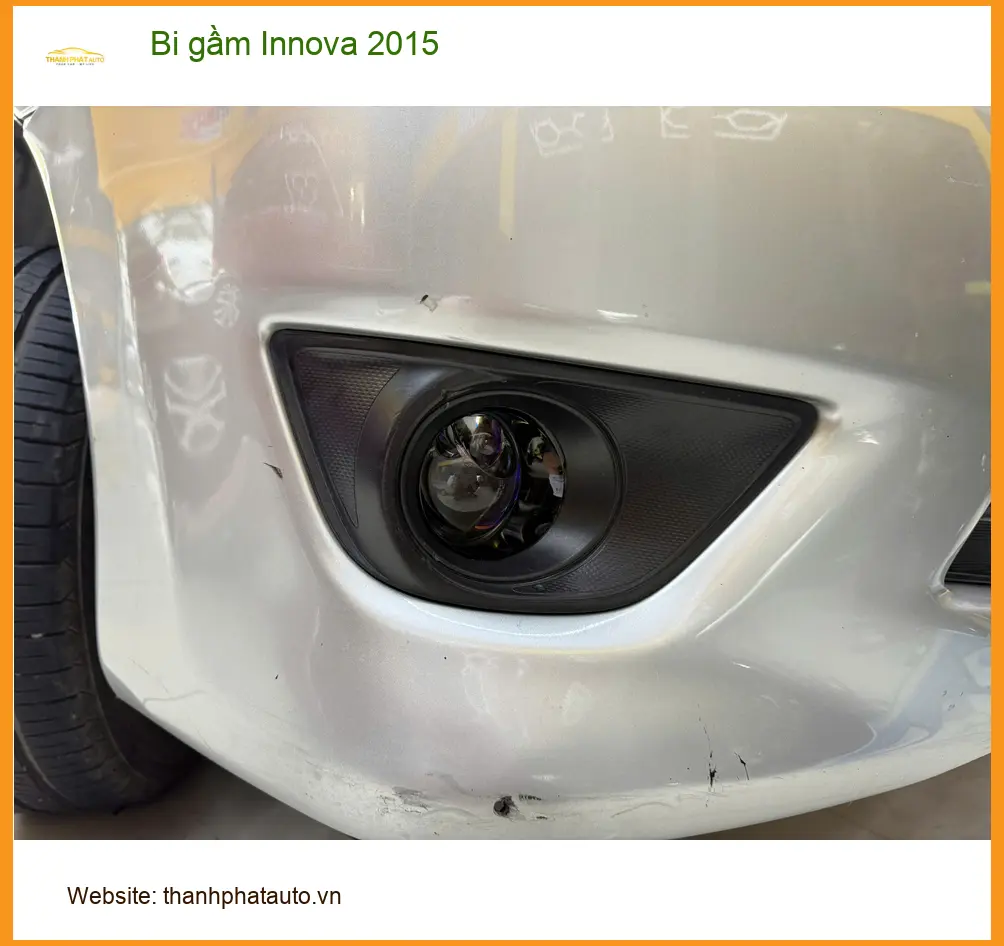 Anh Hoàng Nam độ bi gầm Innova 2015 tại Quận 12 vì đèn yếu khi về quê