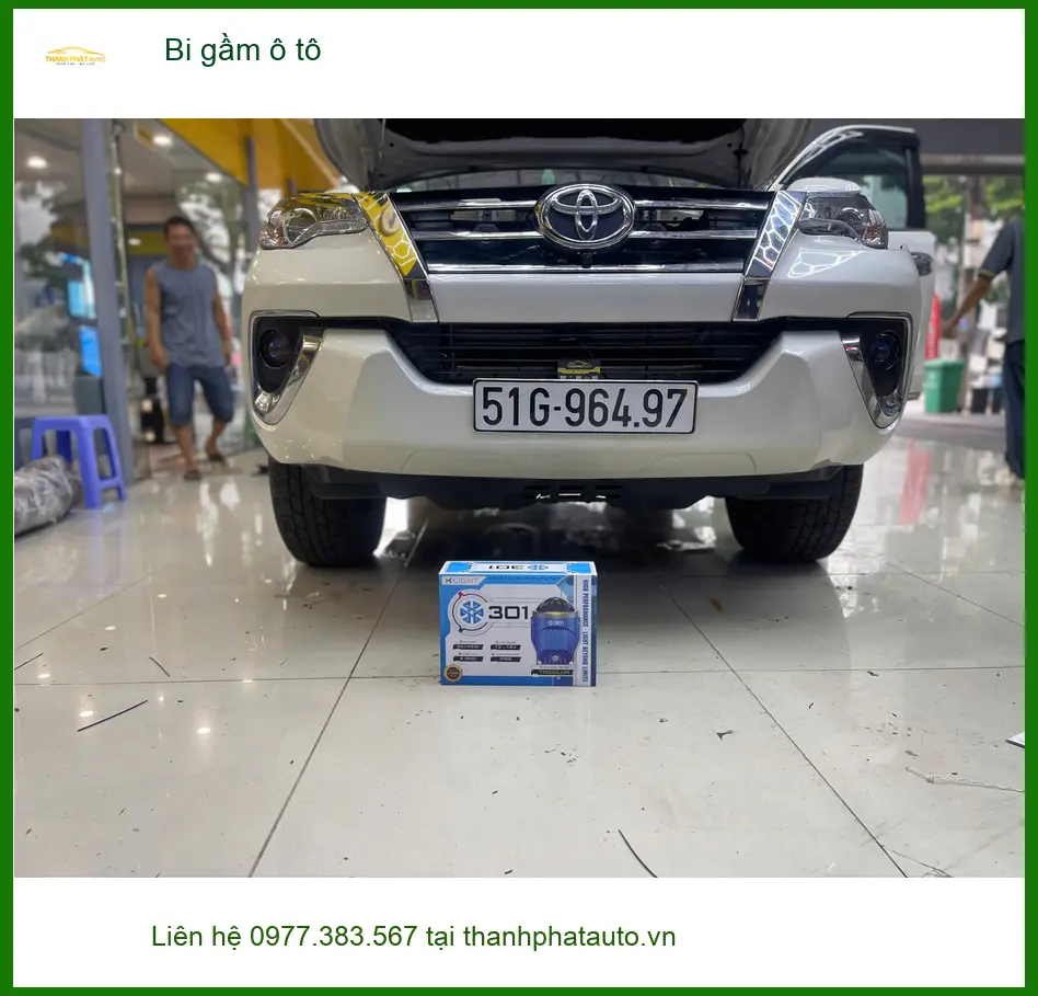 Anh Tấn lắp bi gầm ô tô cho Toyota Camry tại Quận 9 để tăng sáng khi về đêm ảnh thực tế 3