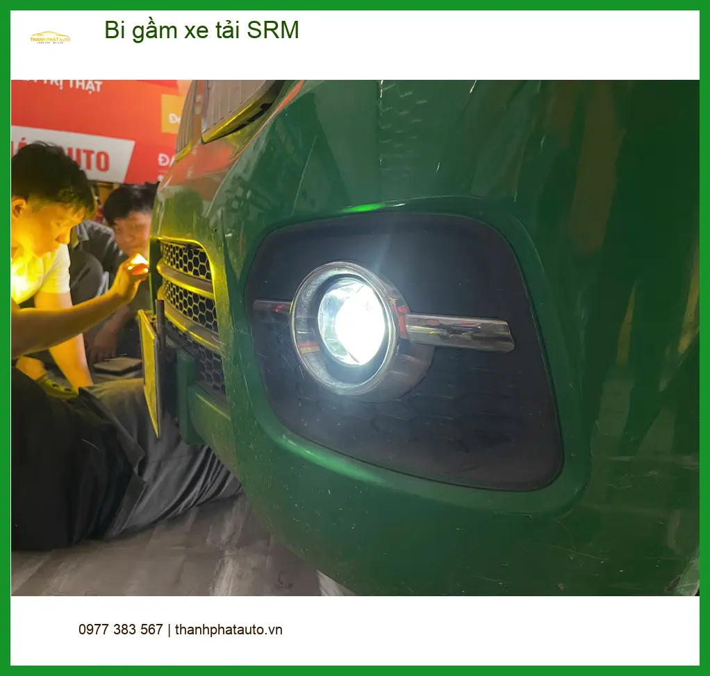Anh Dũng độ bi gầm xe tải SRM tại Hóc Môn vì đèn zin không đủ sáng khi chở hàng ảnh thực tế 2