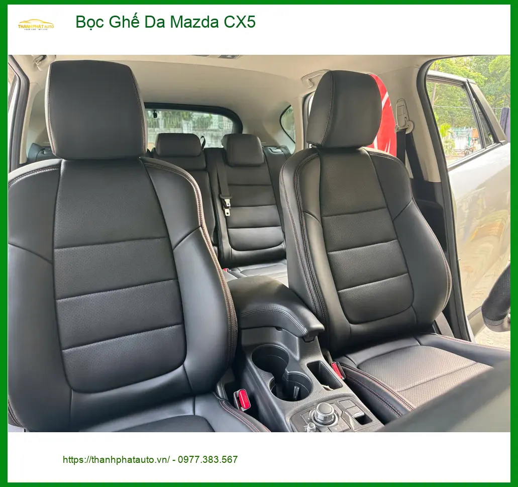 Chú Phước bọc ghế da Mazda CX5 tại Quận Phú Nhuận để nâng tầm nội thất.