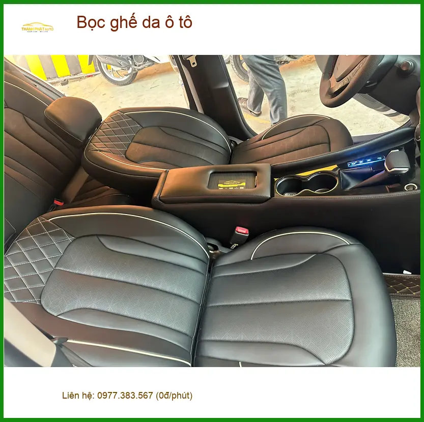 Anh Tấn bọc ghế da ô tô Hyundai Accent tại Thủ Đức để nội thất sang trọng hơn ảnh thực tế 3