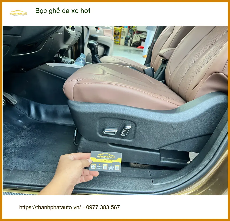 Chị Thảo bọc ghế da xe hơi Toyota Camry Quận 10 để nội thất mới mẻ, dễ vệ sinh