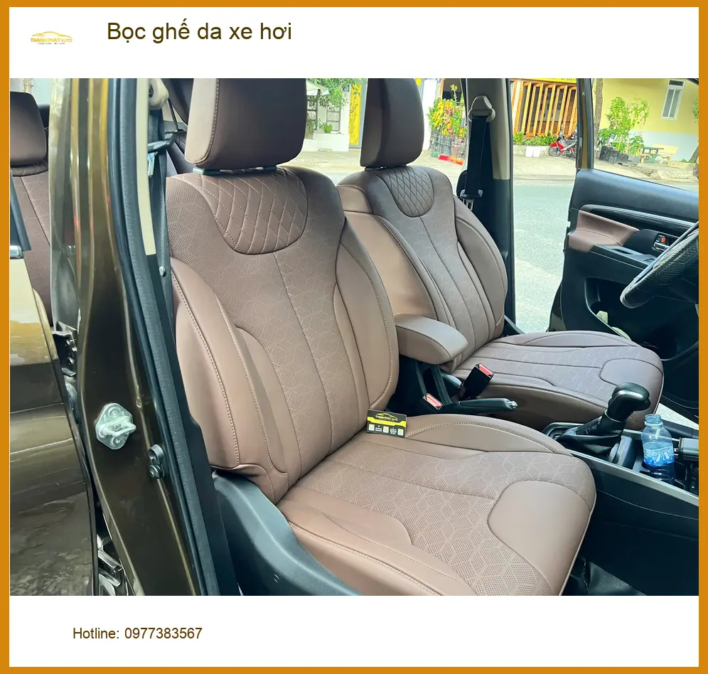Chú Quang bọc ghế da xe hơi Suzuki Swift tại Quận 5 để nội thất sang trọng và bền bỉ hơn
