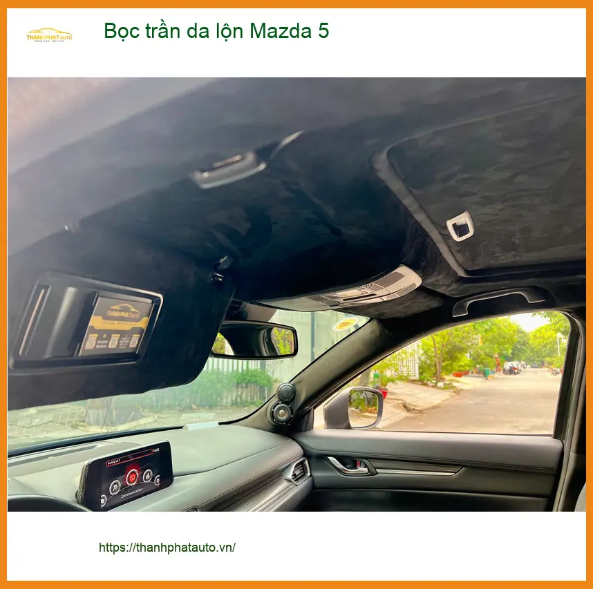Bác Cường bọc trần da lộn Mazda 5 Quận 2 để nội thất sang trọng hơn