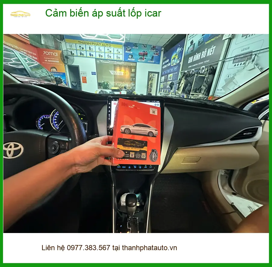 Anh Quang lắp cảm biến áp suất lốp iCar cho Hyundai Santa Fe ở Bình Chánh ảnh thực tế 2