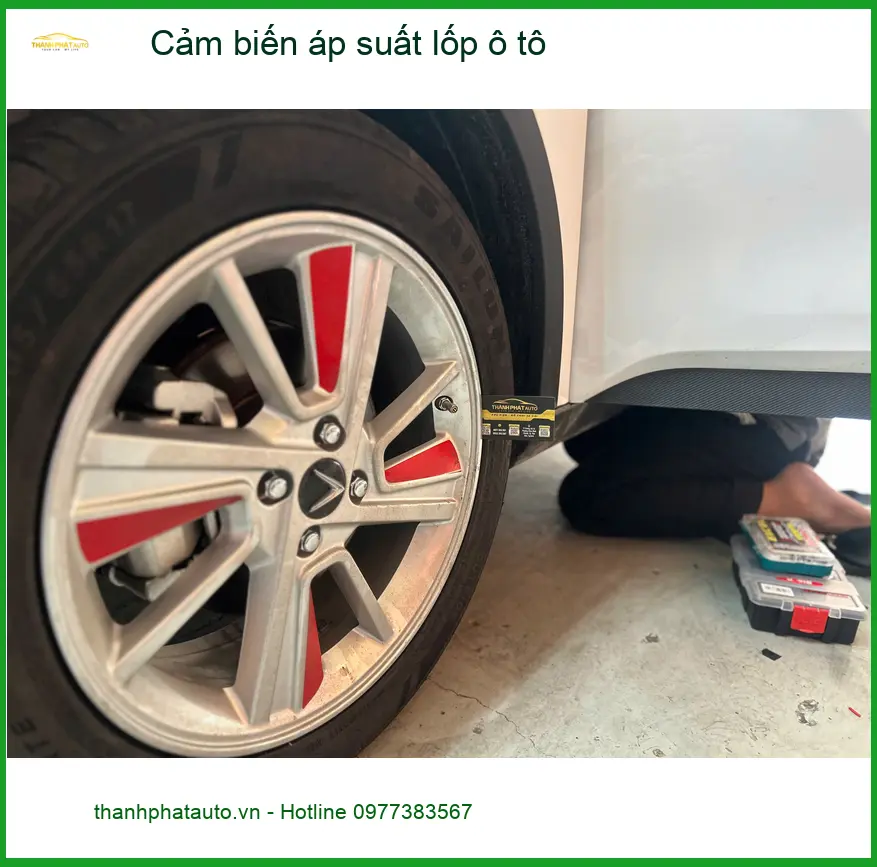 Anh Tú lắp cảm biến áp suất lốp ô tô uy tín tại Quận 8 cho Honda CRV ảnh thực tế 3