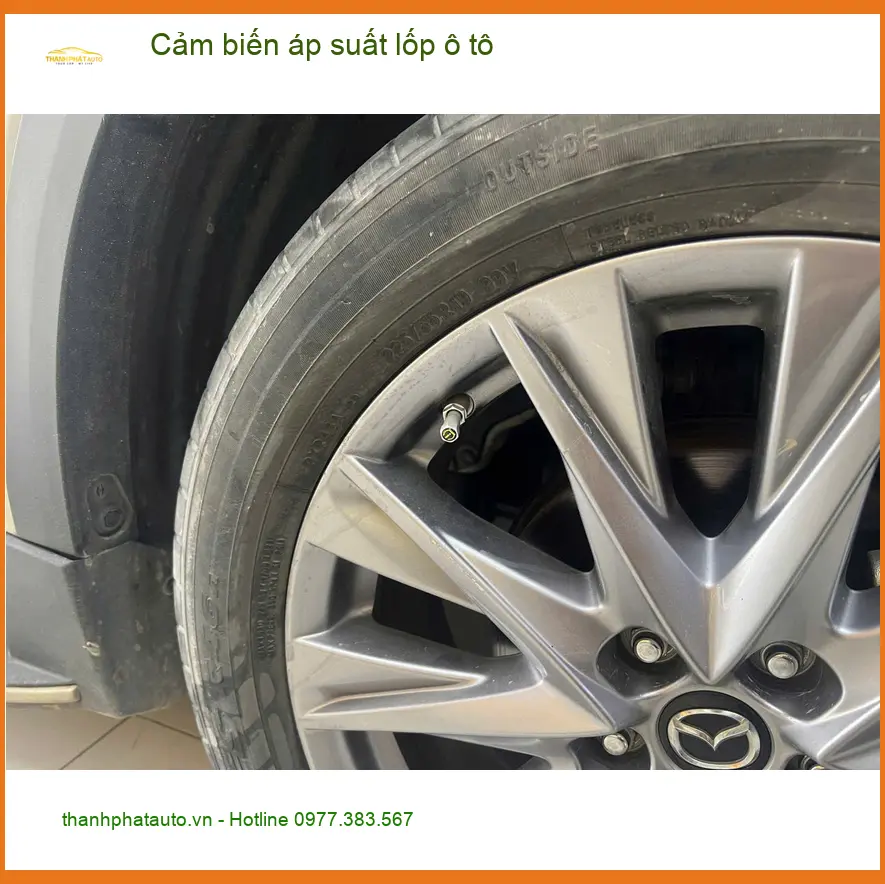 Anh Quang lắp cảm biến áp suất lốp cho Hyundai Santa Fe để lái xe an toàn hơn tại Thủ Đức ảnh thực tế 2