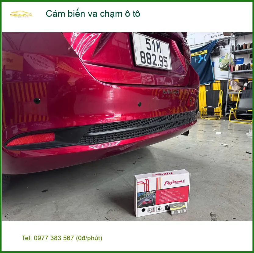 Chú Đạt lắp cảm biến va chạm ô tô Mitsubishi Outlander tại Quận Thủ Đức vì hay đỗ xe chật ảnh thực tế 2