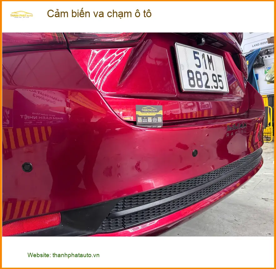 Chú Đạt lắp cảm biến va chạm ô tô Mitsubishi Outlander tại Quận Thủ Đức vì hay đỗ xe chật ảnh thực tế 4